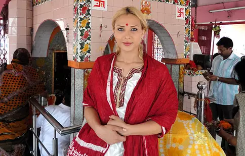 Cum se relaxează Iulia Vântur în India  |  FOTO
