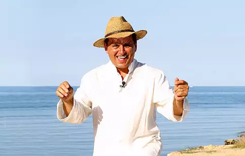 Nea Mărin se dă pe un tobogan cu apă la „Poftiți pe la noi!”