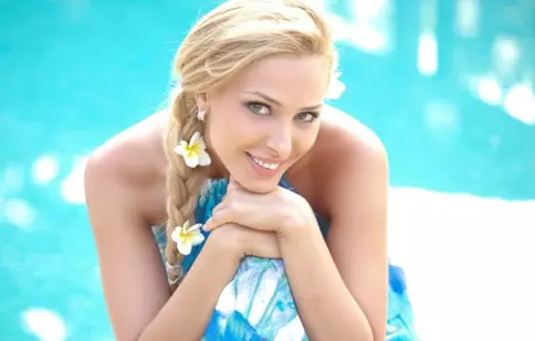 Iulia Vântur vine în această seară la "Happy Hour"