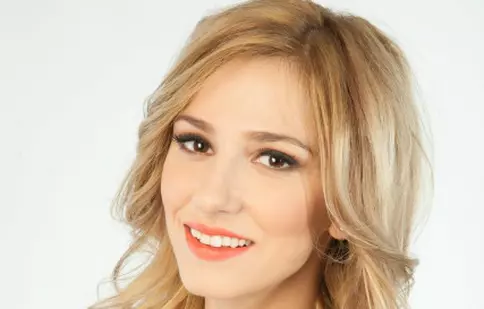 Dana Rogoz îşi aniversează ziua de naştere la Paris