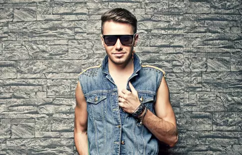 I-KON lansează, astăzi, un single hipnotizant