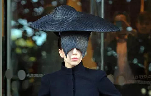 Lady Gaga va cânta în spaţiu în 2015