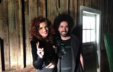 Viky Red și Ellie White au lansat Imnul Îndrăgostiților