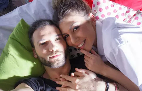 FOTO: Sore şi Bogdan Boantă, împreună în videoclipul piesei “Dor să-ţi fie dor”