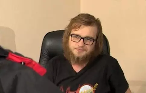Angus T. Jones: „Eram ipocrit pe bani (la «Doi bărbaţi şi jumătate»)” 