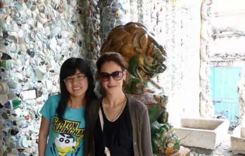 Iuliana Călinescu, de la “Trăsniţii”, a fost în vacanţă în China