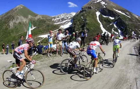 Astăzi începe Turul ciclist al Italiei. "Il Giro" este transmis de Eurosport