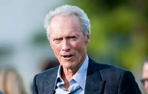 Clint Eastwood s-a mutat cu noua iubită