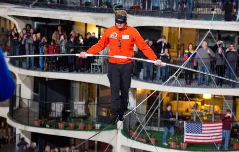 GALERIE: Nik Wallenda a doborât două noi recorduri mondiale la Chicago