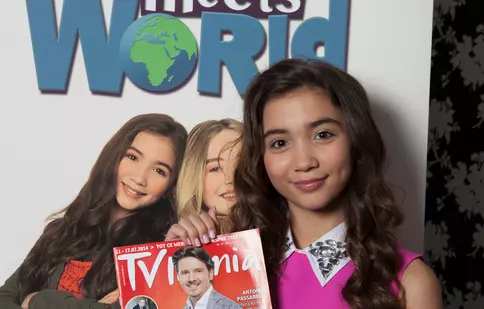 Actorii din „Riley și restul lumii”, noul serial Disney Channel, citesc TVmania