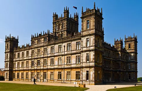 Petreceți o noapte la Downton Abbey!