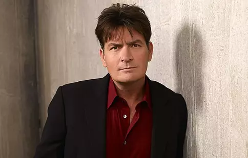 Charlie Sheen vrea zece milioane de dolari ca să-şi publice memoriile