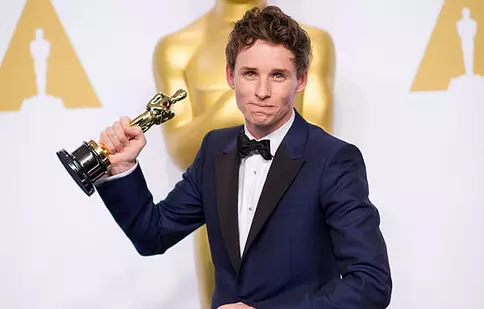 Eddie Redmayne negociază pentru rolul principal din spin-off-ul „Harry Potter ”