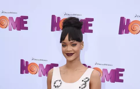 Rihanna va face parte din echipa „Vocea”