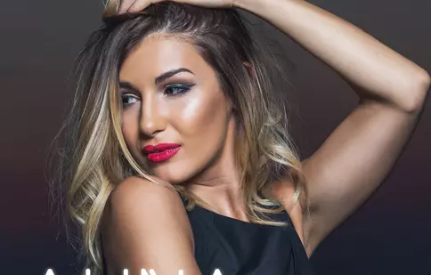 Alina Eremia a lansat videoclipul „A fost o nebunie”