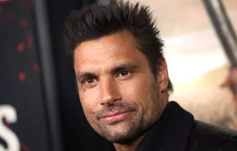 Manu Bennett („Spartacus”, „Arcaşul”) a fost arestat pentru atac