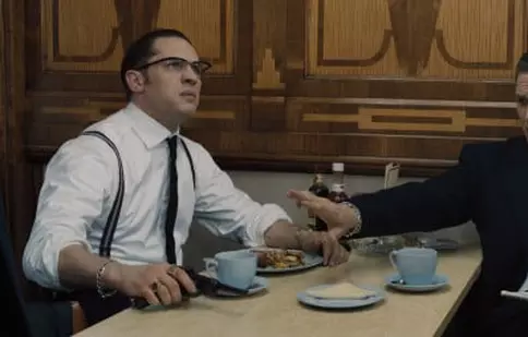 Tom Hardy are dublu rol în filmul ,,Gangsteri de legendă”
