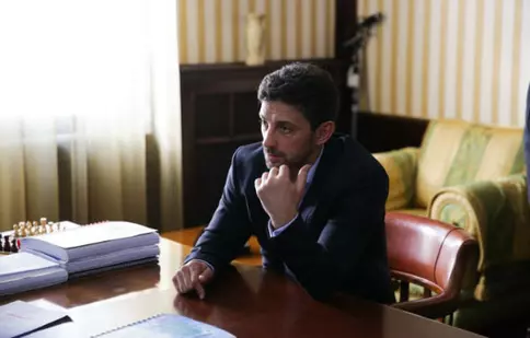 Două cazuri pline de intrigă, în serialul românesc “Deschide ochii”