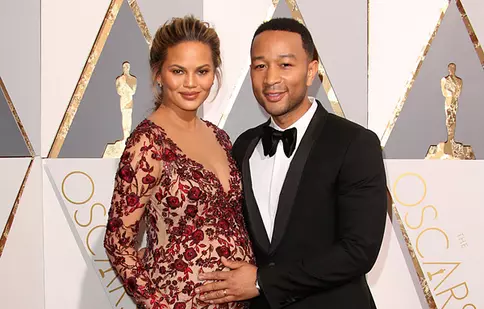 Chrissy Teigen şi John Legend au devenit părinţi
