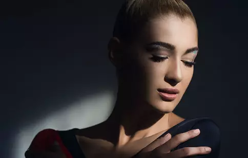 Alina Eremia a lansat videoclipul „De ce ne îndrăgostim”