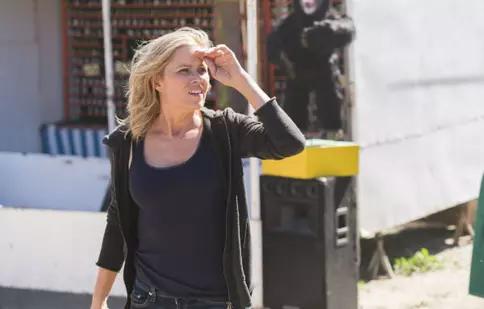 Kim Dickens („Fear the Walking Dead”) joacă și în noul film al lui Burton