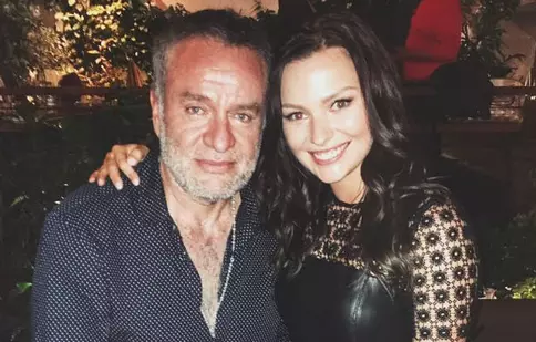 Cum încearcă regizorul Güero Castro să o cucerească pe Irina Baeva