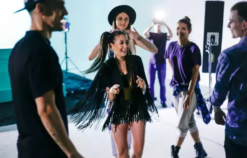 Nicole Cherry şi Connect-R au lansat piesa „Se poartă vara”