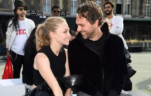 Amanda Seyfried s-a logodit cu Thomas Sadoski („Redacţia”)