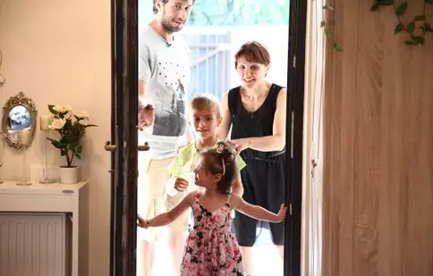 Dragoș Bucur și echipa „Visuri la cheie” au construit o casă de vis pentru familia Stanciu