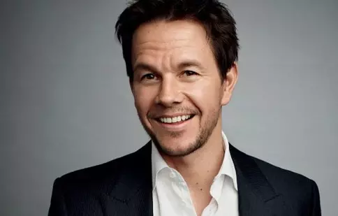 Pentru „Transformers: The Last Knight”, Mark Wahlberg îşi începe ziua la ora 02.00