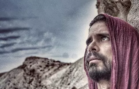 Îl recunoaşteţi? Julian Gil îl interpretează pe Iisus Hristos