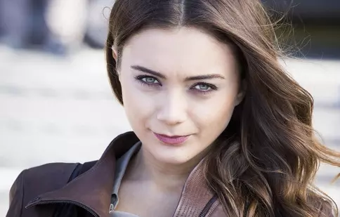 Damla Sönmez („O poveste de iubire”) joacă într-un serial turcesc nou