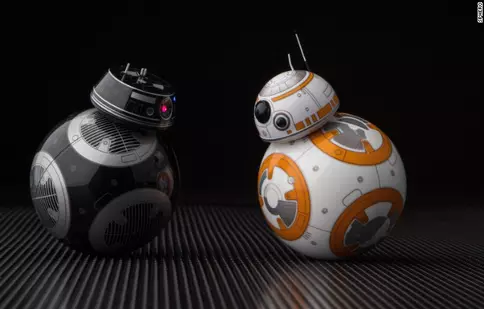Robotul BB-8 va avea o versiune „întunecată” în „Star Wars: The Last Jedi”
