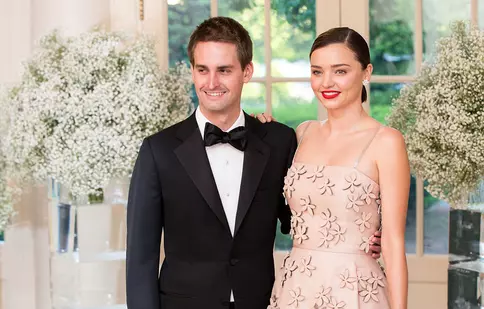 Miranda Kerr îl face tată pe Evan Spiegel, fondatorul Snapchat