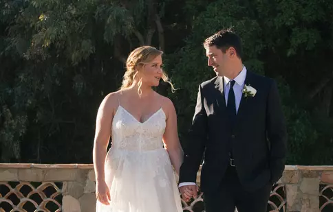 FOTO. Amy Schumer și Chris Fisher s-au căsătorit