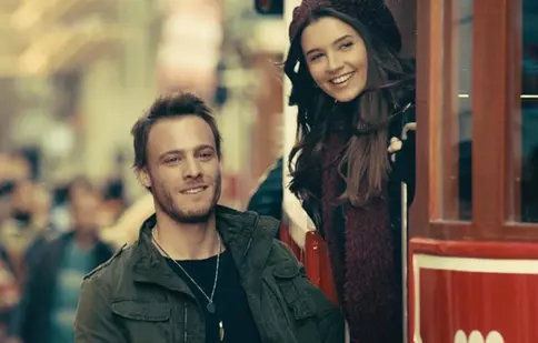 Actorul Kerem Bürsin a luat lecții de box pentru rolul din „Inima orașului”