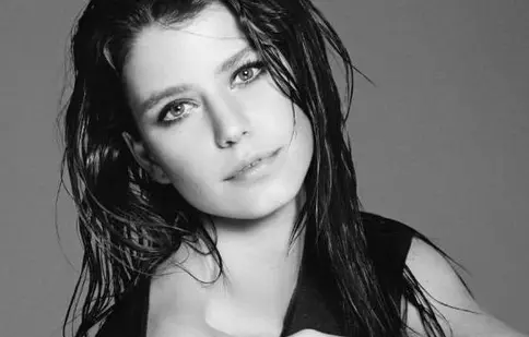 FOTO. Beren Saat este în vacanţă. Aflaţi ce destinaţie a ales actriţa din „Iubire ascunsă”!