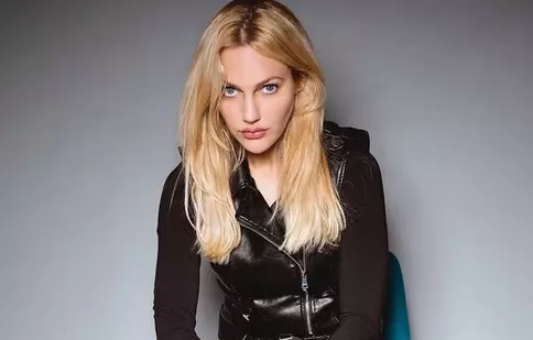 Meryem Uzerli s-a relaxat în Croaţia înainte să înceapă să lucreze la noul film