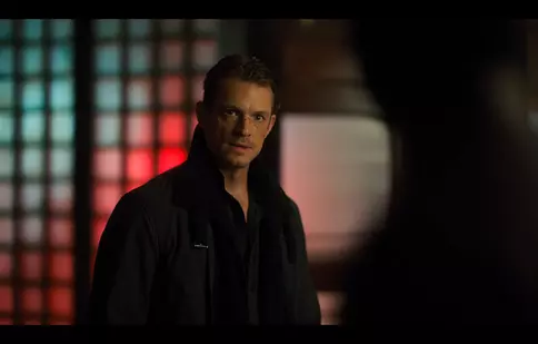 Netflix anunță cel de-al doilea sezon „Altered Carbon”, dar fără actorul Joel Kinnaman în rolul Takeshi Kovacs
