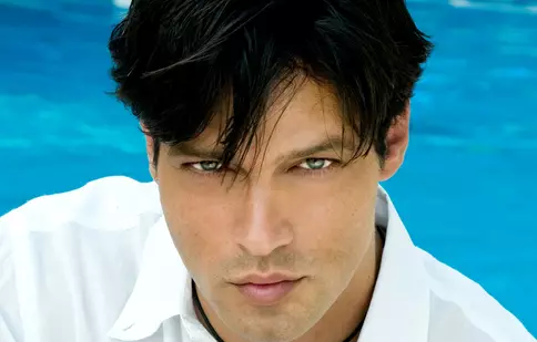 Starul italian Gabriel Garko, din serialul „Onoare și respect”, prezintă Cerbul de Aur