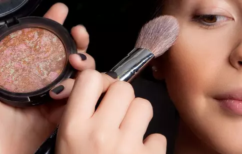 (P) Machiaj de iarna – ce produse cosmetice trebuie sa ai in trusa sezonul acesta