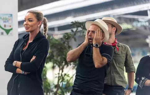 GALERIE FOTO. Pericole mari pentru concurenţii de la „Asia Express”. Au dormit în case cu şerpi