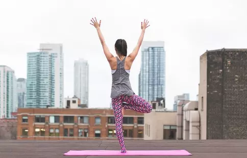 (P) 4 detalii pe care trebuie să le ştii înainte de primul antrenament la yoga