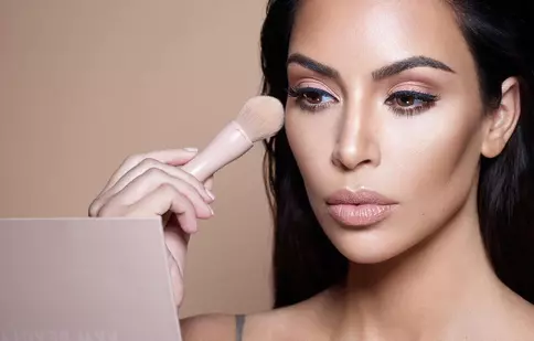 FOTO. Kim Kardashian se confruntă cu o erupție agresivă a pielii cauzată de psoriazis