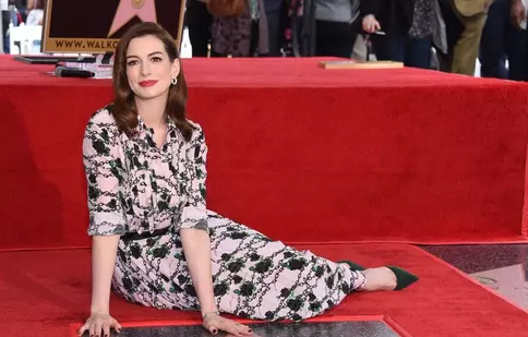 GALERIE FOTO. Anne Hathaway a primit o stea pe Hollywood Walk of Fame