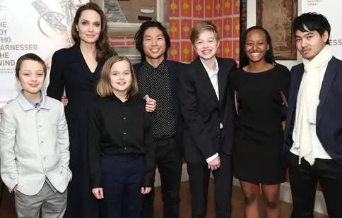 Angelina Jolie a mărturisit că două dintre fiicele sale au suferit recent intervenții chirurgicale