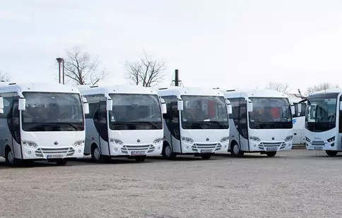 (P) Avantajele închirierii unui microbuz pentru a vizita România