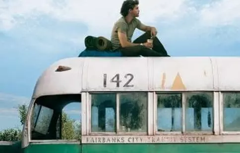 Autobuzul celebru din filmul „În sălbăticie”/„Into the Wild” a ajuns la muzeu