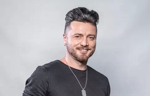 Tavi Clonda a renunţat la barbă după 15 ani pentru emisiunea „Te cunosc de undeva!”:„Am plâns ca un copil!”
