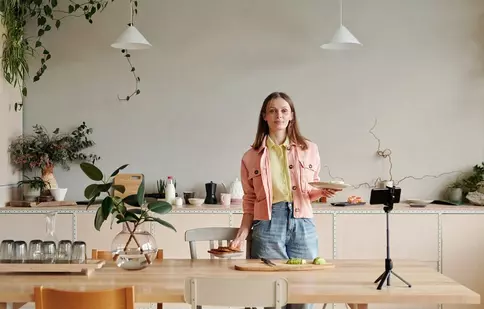(P) Influenceri online : vlog sau blog –  cum sa te afirmi online mai usor?